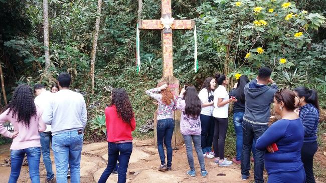 Cronograma de trabalho de campo do projeto interdisciplinar inclui visitas a museus e também aos pontos turísticos em meio à natureza de Itabira e região. Foto: Cassio Seretti